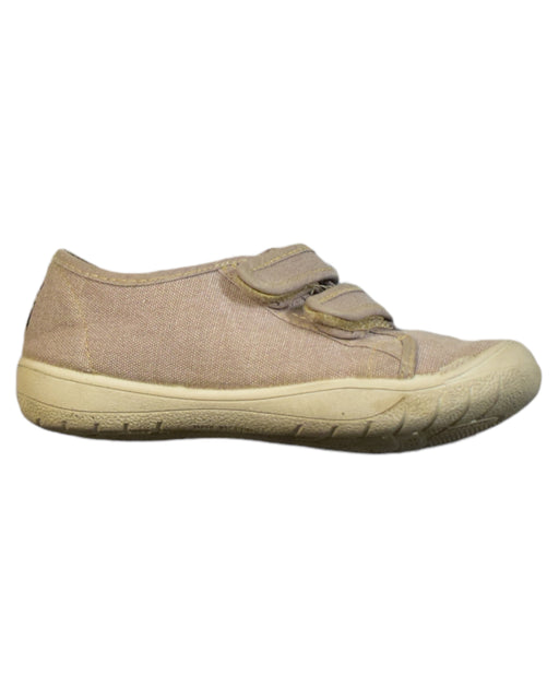 A Beige Sneakers from Duvic in size 5T for girl. (Front View)