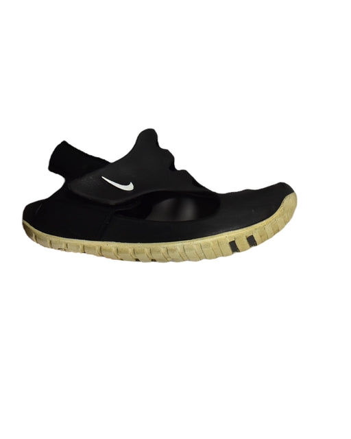 A Black Sandals from Nike in size 6T for boy. (Front View)