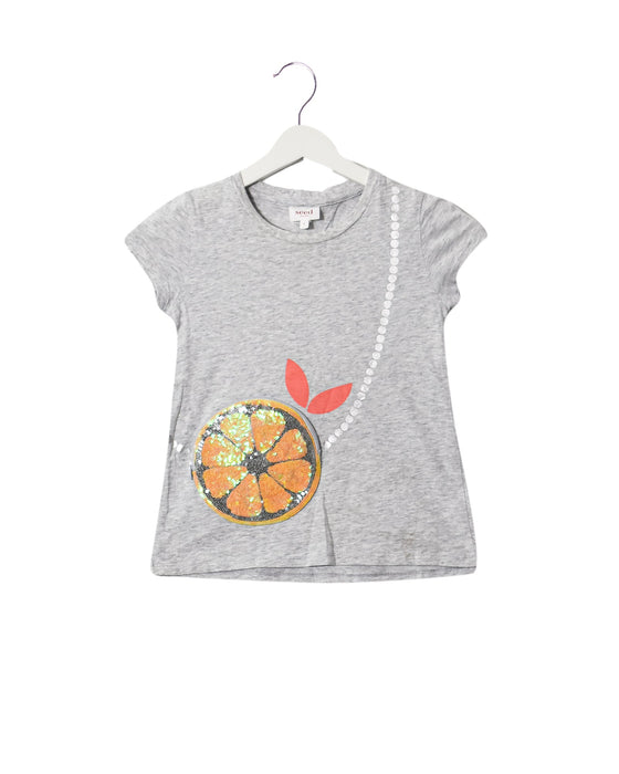 A Grey Short Sleeve T Shirts from Seed in size 6T for girl. (Front View)