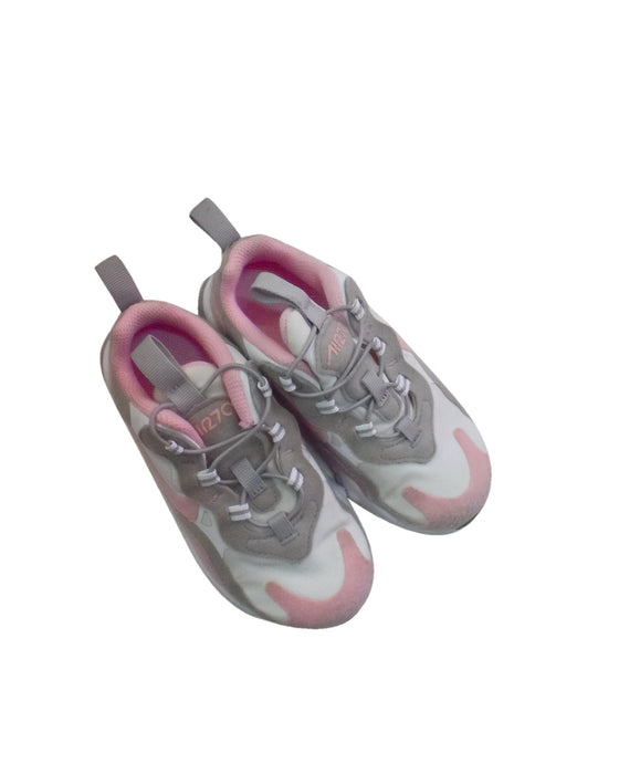 A Pink Sneakers from Nike in size  for girl. (Back View)