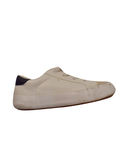 A White Sneakers from Seed in size 4T for neutral. (Front View)
