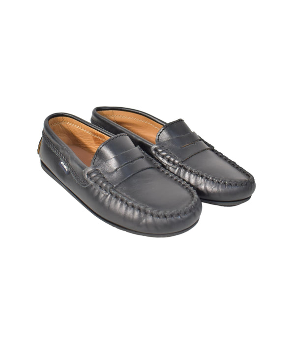 A  Loafers & Moccasins from Atlanta Mocassin in size 5T for boy. (Back View)