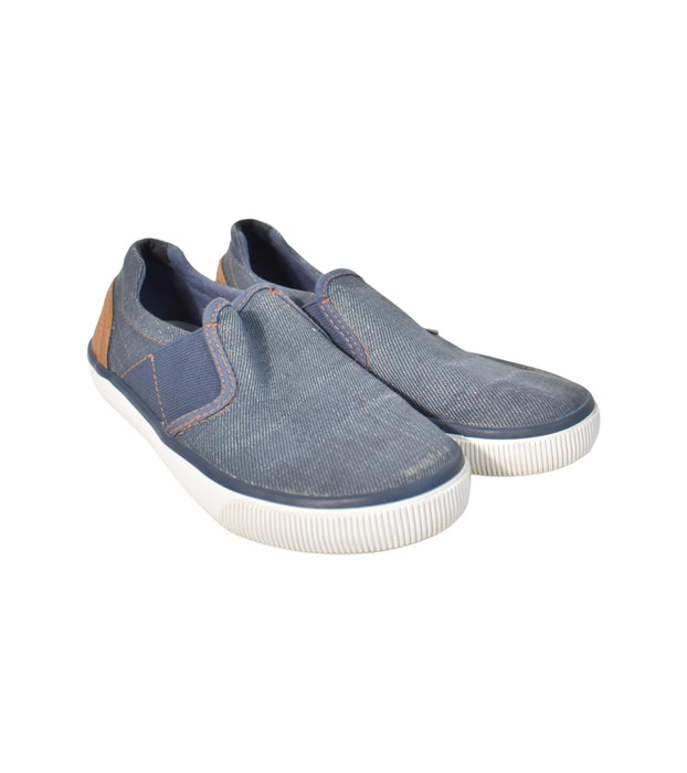 A Blue Slip Ons from Geox in size 6T for boy. (Back View)