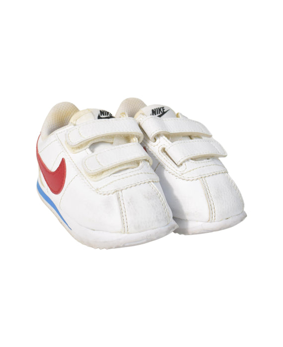A White Sneakers from Nike in size 6-12M for neutral. (Back View)