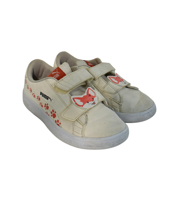 A White Sneakers from Puma in size 7Y for neutral. (Back View)