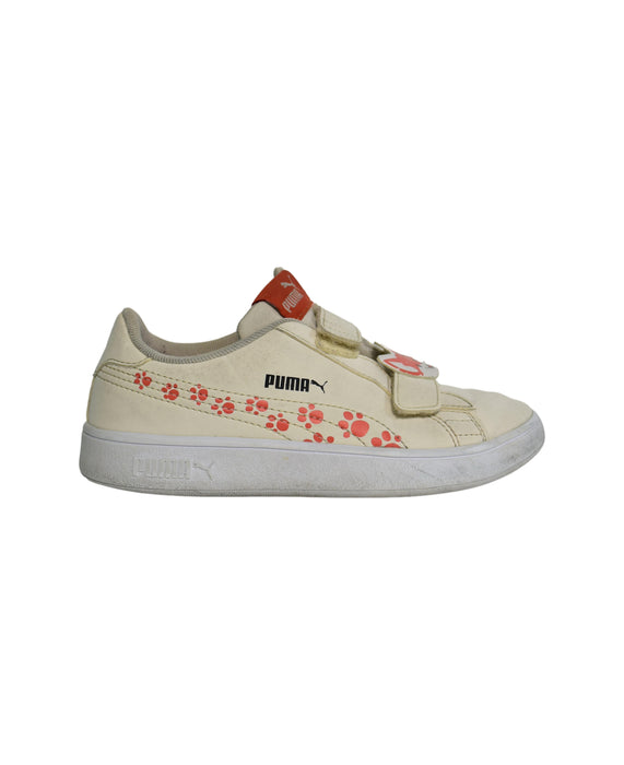 A White Sneakers from Puma in size 7Y for neutral. (Front View)