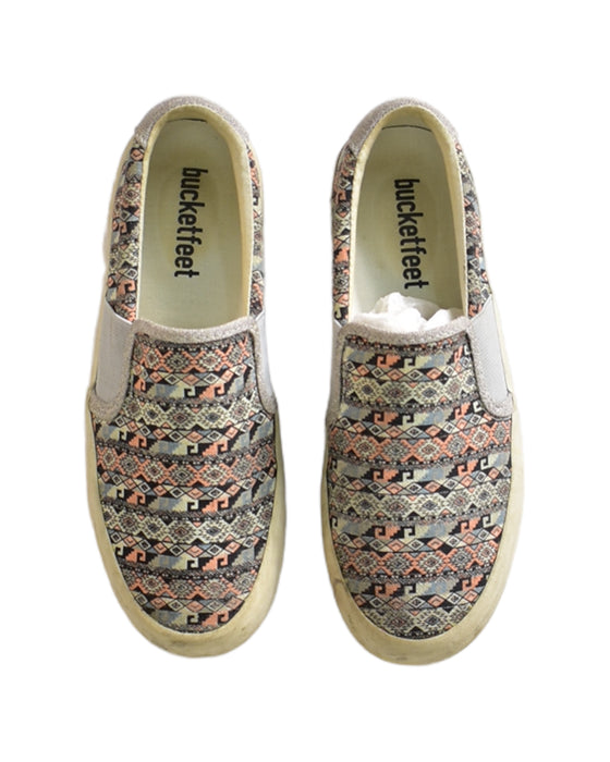 A Multicolour Slip Ons from Bucketfeet in size 9Y for girl. (Back View)