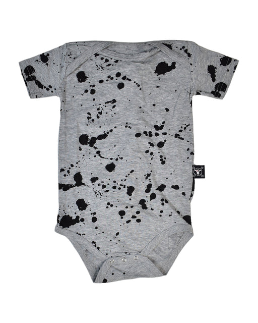 A Grey Short Sleeve Bodysuits from Nununu in size 12-18M for boy. (Front View)