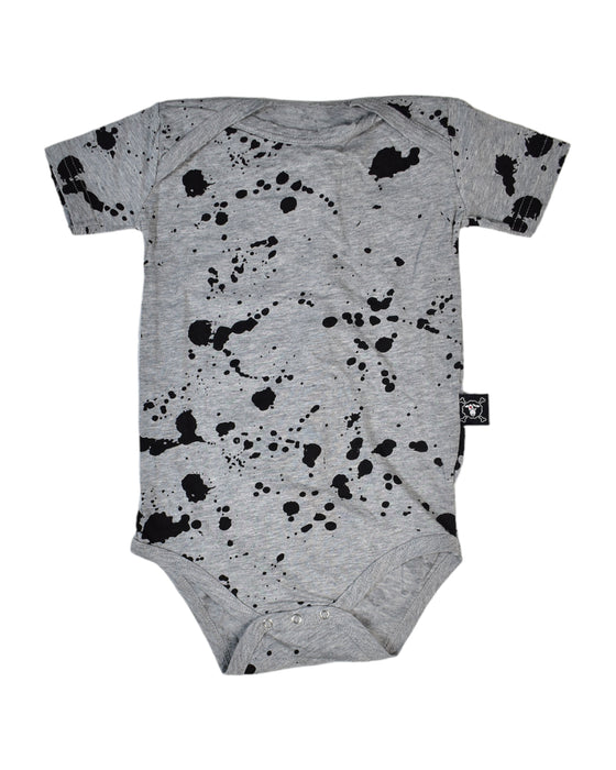 A Grey Short Sleeve Bodysuits from Nununu in size 12-18M for boy. (Front View)