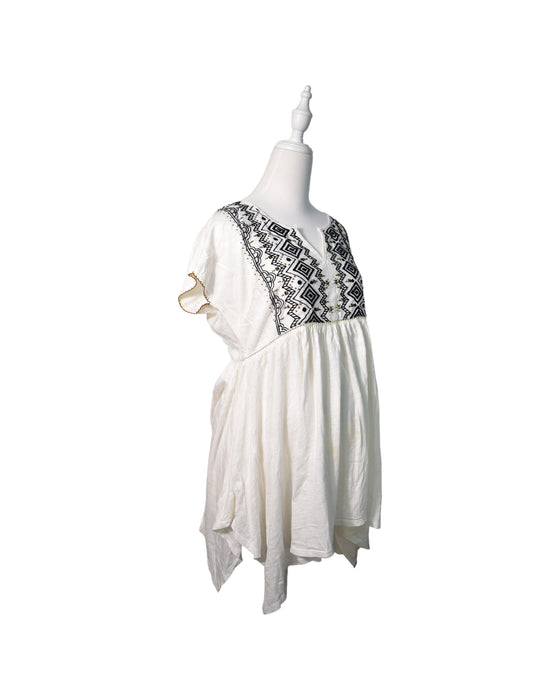 A White Sleeveless Dresses from Pea in a Pod in size XS for maternity. (Front View)