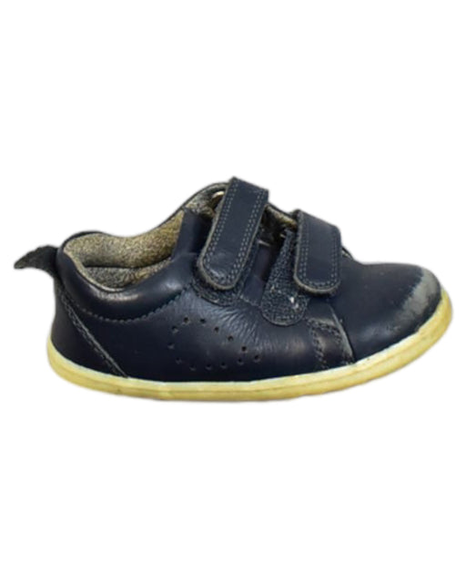 A Blue Sneakers from Bobux in size 12-18M for boy. (Front View)
