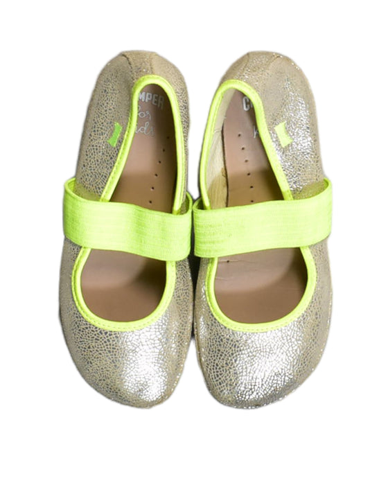 A Silver Flats from Camper in size 6T for girl. (Back View)
