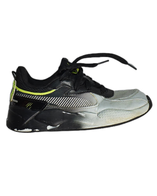 A Grey Sneakers from Puma in size 7Y for boy. (Front View)