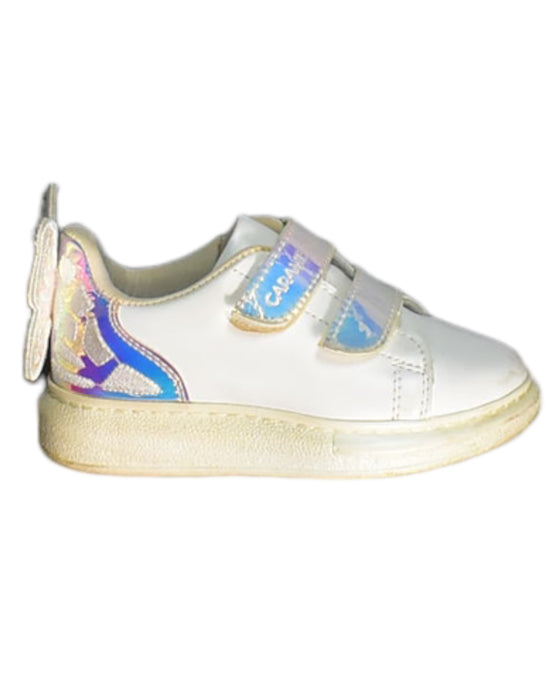A White Sneakers from Caramelo Kids in size 4T for girl. (Front View)