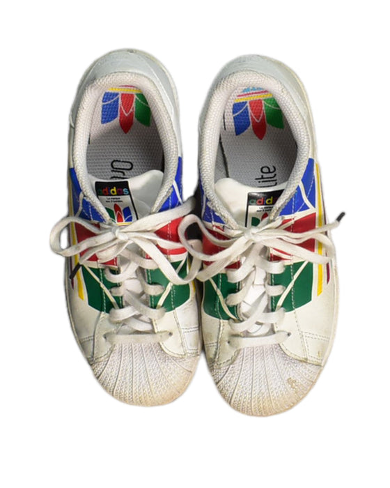 A White Sneakers from Adidas in size 9Y for neutral. (Back View)