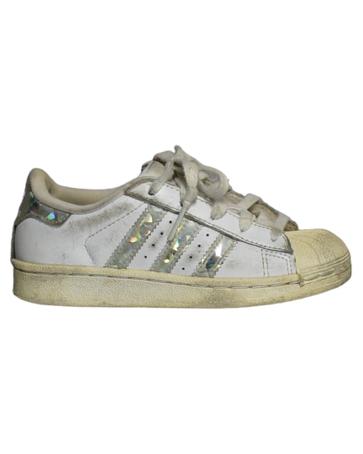 A White Sneakers from Adidas in size 5T for girl. (Front View)