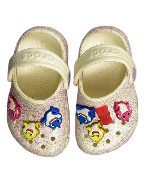 A White Sandals from Crocs in size 18-24M for girl. (Back View)