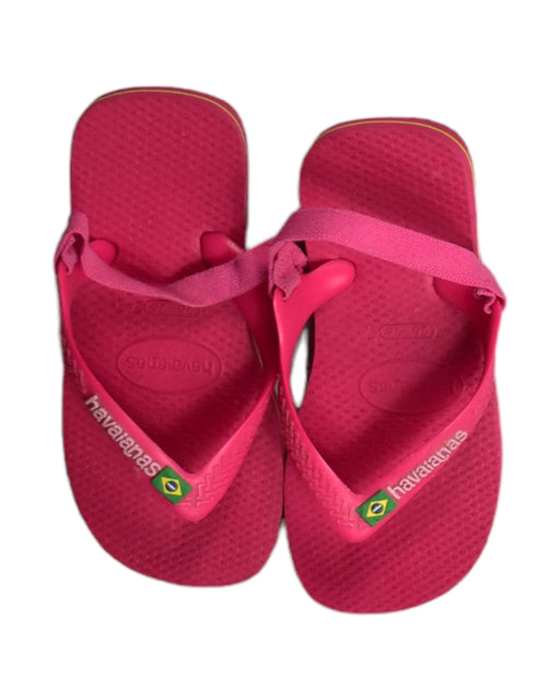 A Pink Sandals from Havaianas in size 4T for girl. (Front View)