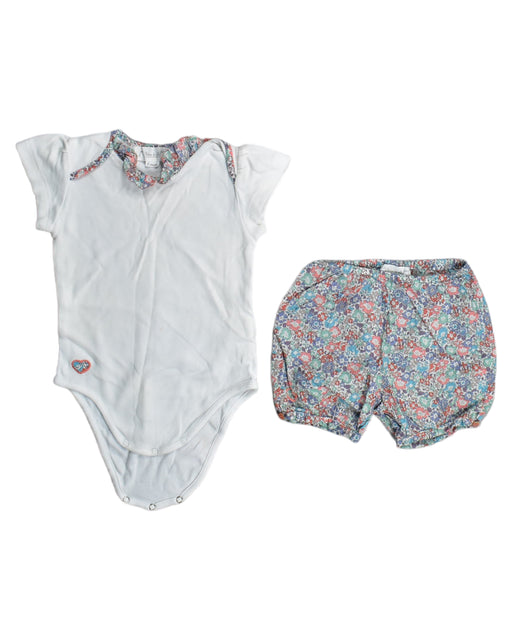 A White Shorts Sets from Chateau de Sable in size 3-6M for girl. (Front View)