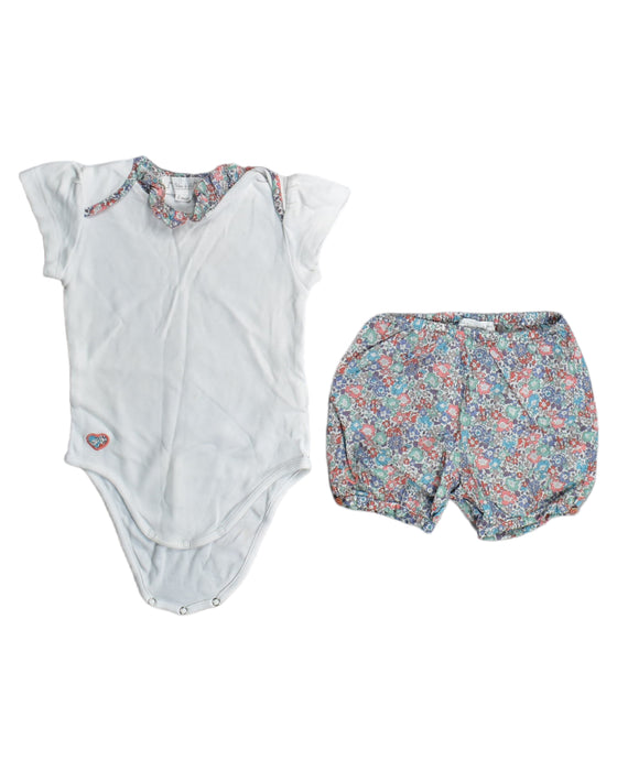 A White Shorts Sets from Chateau de Sable in size 3-6M for girl. (Front View)