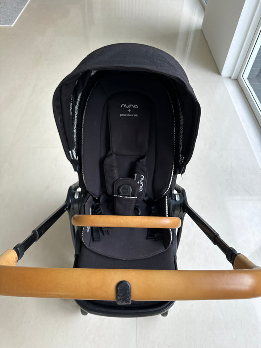 A  Strollers & Accessories from Nuna in size O/S for neutral. 