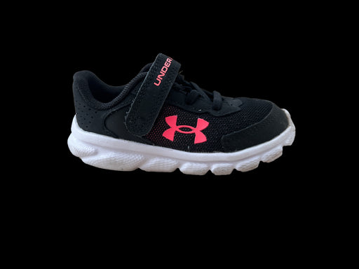 A Black Sneakers from Under Armour in size 18-24M for girl. (Front View)