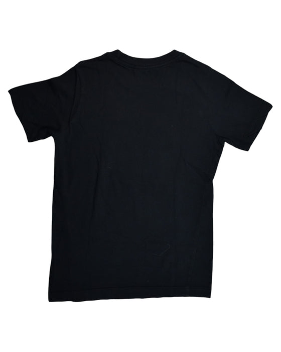A Black T Shirts from Nike in size M for boy. (Back View)