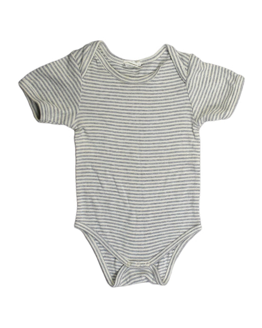 A Grey Bodysuits from Nature Baby in size 6-12M for boy. (Front View)