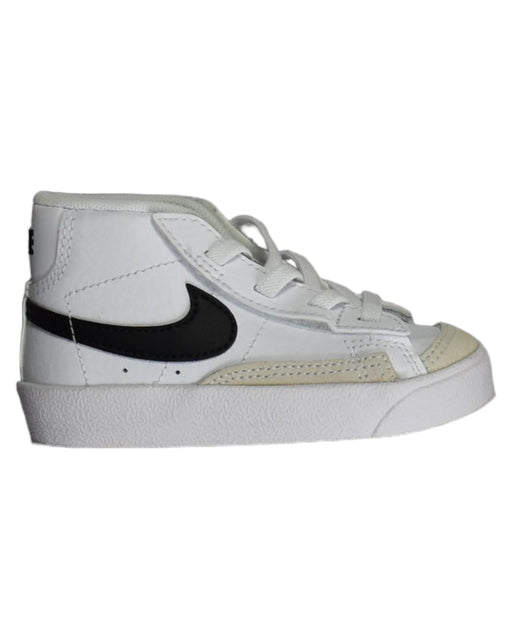 A White Sneakers from Nike in size 18-24M for boy. (Front View)