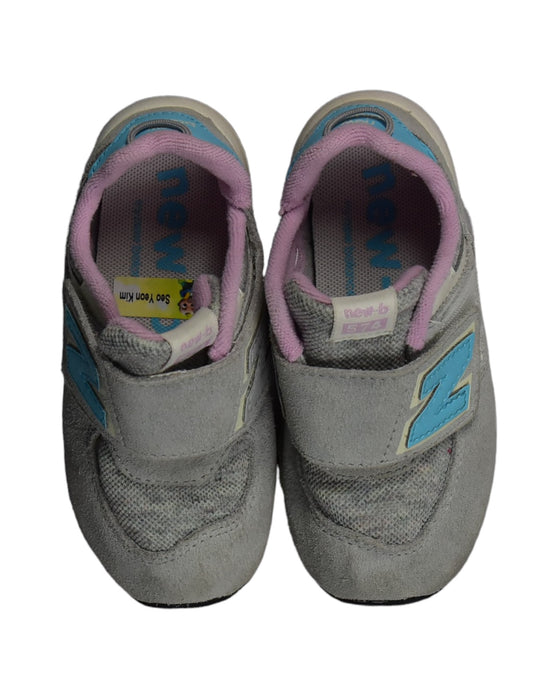 A Grey Sneakers from New Balance in size 18-24M for girl. (Back View)