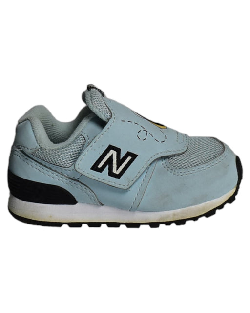 A Blue Sneakers from New Balance in size 12-18M for boy. (Front View)