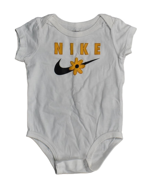 A White Rompers from Nike in size 3-6M for boy. (Front View)