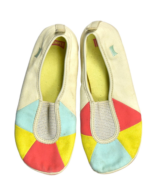 A Blue Flats from Camper in size 6T for girl. (Front View)