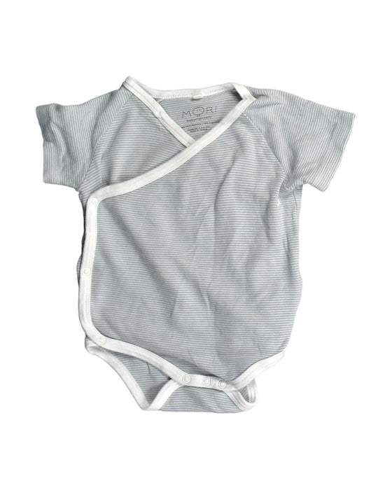 A Grey Bodysuits from Mori in size 6-12M for boy. (Front View)