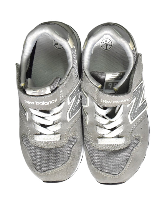 A Grey Sneakers from New Balance in size 6T for boy. (Back View)