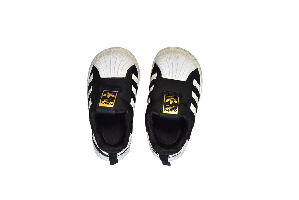A Black Sneakers from Adidas in size 12-18M for boy. (Front View)