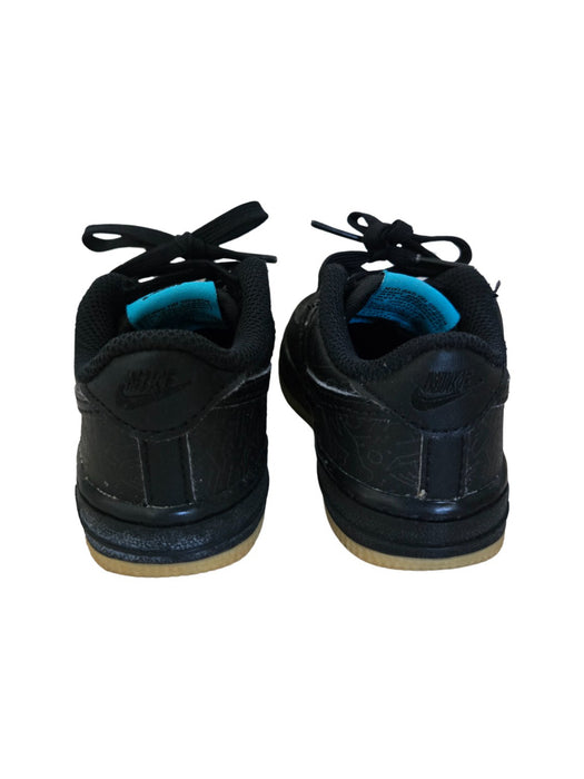 A Black Sneakers from Nike in size 18-24M for neutral. (Back View)