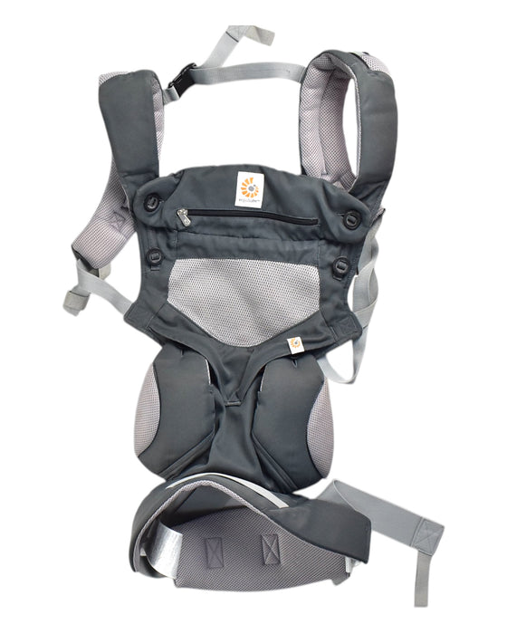 A Grey Baby Carriers from Ergobaby in size O/S for neutral. (Front View)