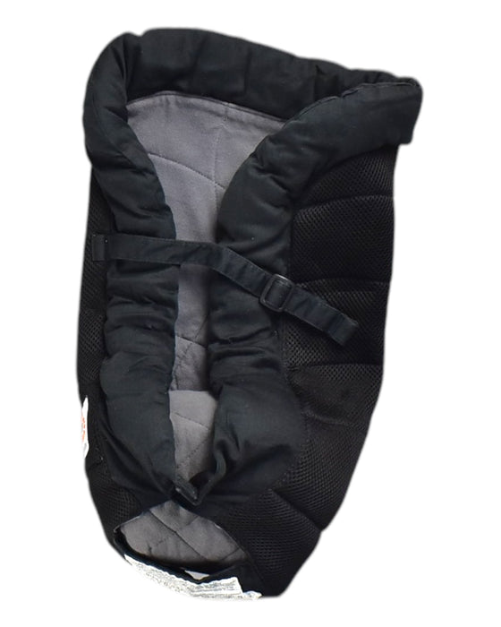 A Black Baby Carriers from Ergobaby in size O/S for neutral. (Front View)