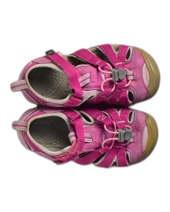 A Pink Sandals from Keen in size 5T for girl. (Back View)
