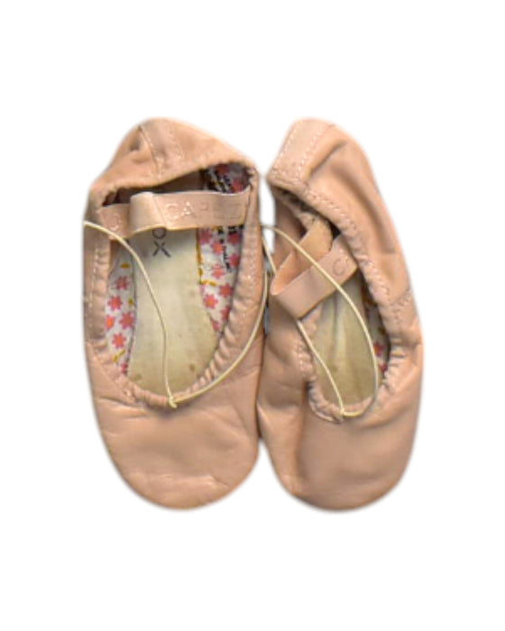 A Beige Flats from Capezio in size 6T for girl. (Back View)