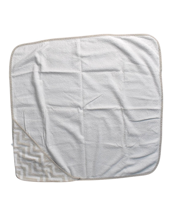 A White Blankets from Mothercare in size O/S for neutral. (Front View)