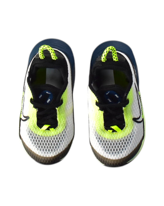 A Multicolour Sneakers from Nike in size 12-18M for boy. (Back View)