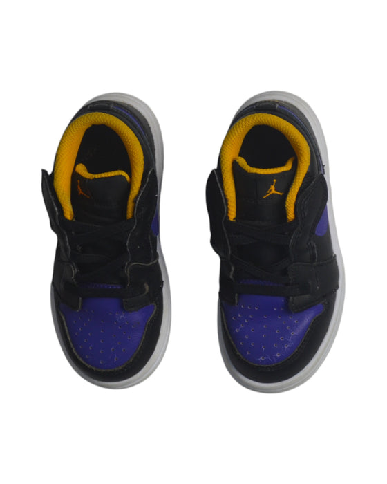 A Black Sneakers from Nike in size 4T for boy. (Back View)