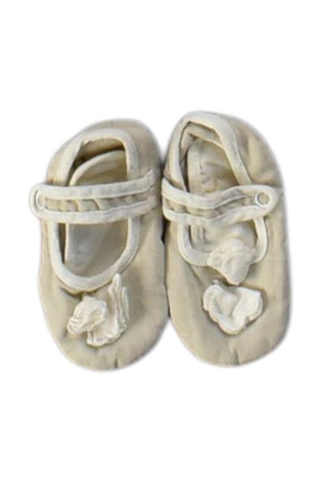 A Silver Sneakers from Chateau de Sable in size Newborn for neutral. (Back View)