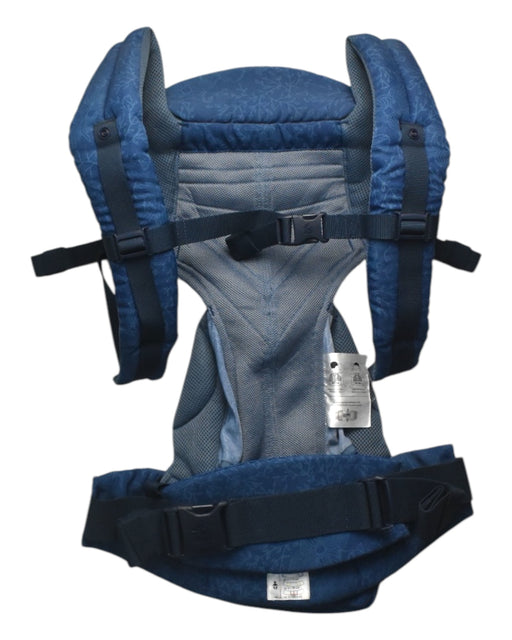 A Blue Baby Carriers from Ergobaby in size O/S for neutral. (Front View)