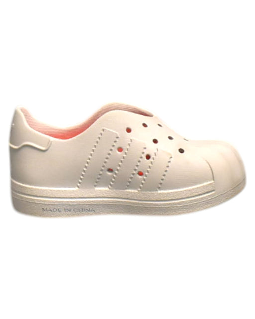 A White Sneakers from Adidas in size 3T for neutral. (Front View)