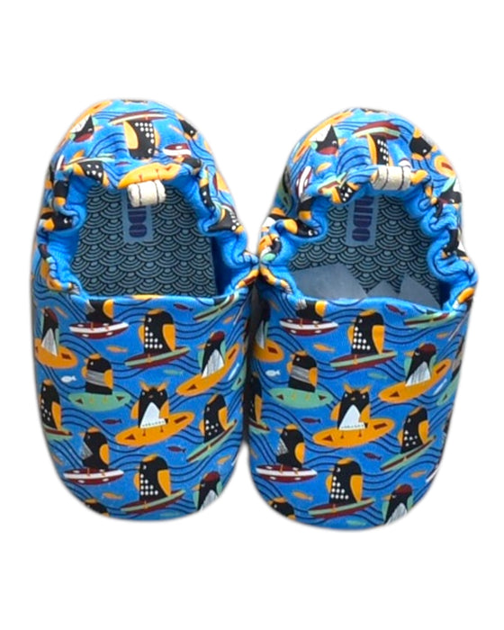 A Multicolour Aqua Shoes from Poco Nido in size 12-18M for neutral. (Back View)