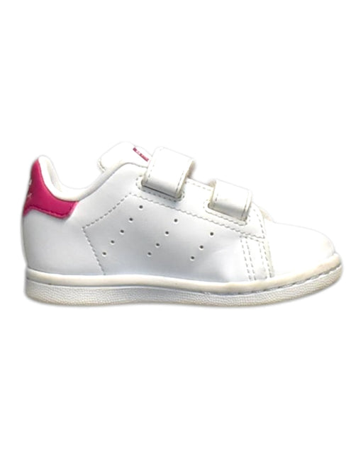 A White Sneakers from Adidas in size 12-18M for neutral. (Front View)