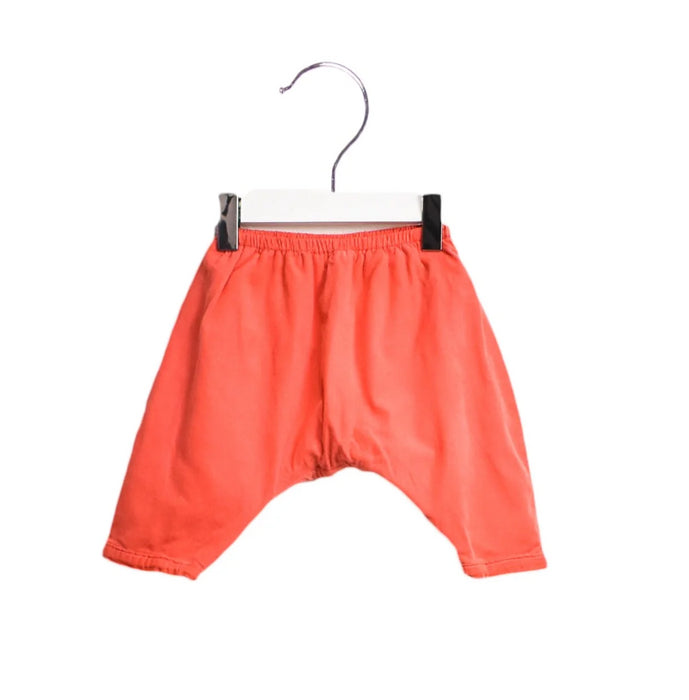 A Orange Casual Pants from Arsène et les pipelettes in size 3-6M for girl. (Front View)